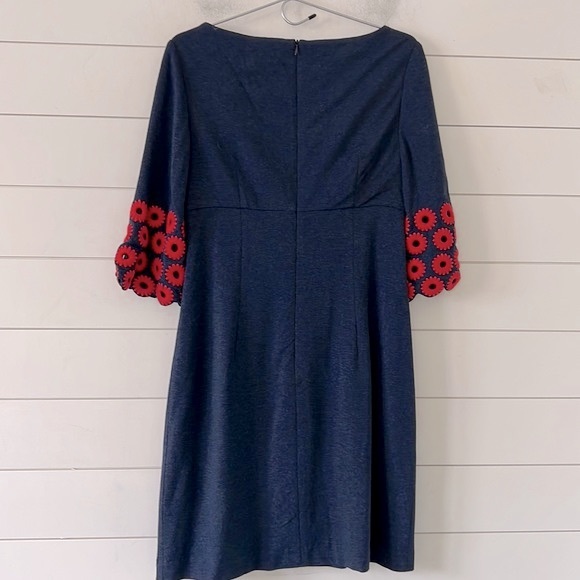 Trina Turk Size 6 Sheath Jersey Empire Waist Red Embroidered Daisy Sleeve - Picture 4 of 16
